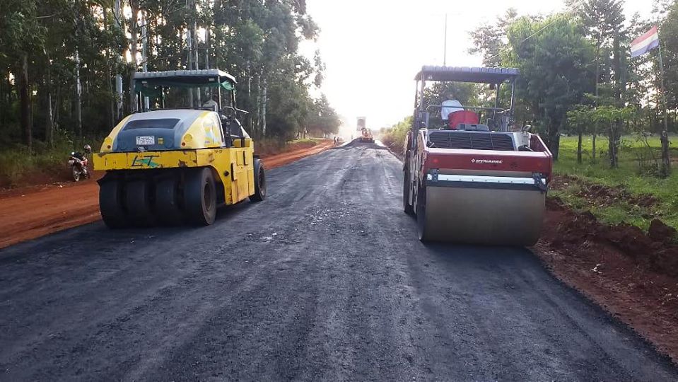 Iniciamos la colocación de la carpeta asfáltica en el tramo Edelira km 28 – Edelira km 65 del departamento de #Itapúa.