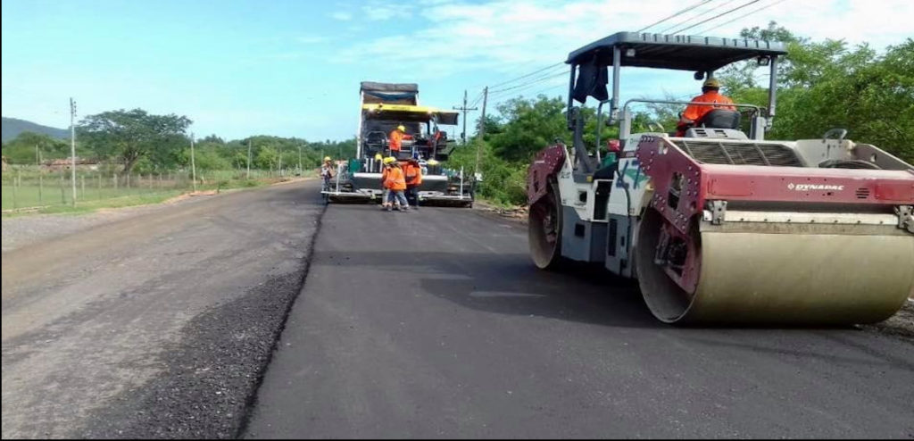 Avanza con más del 60% de ejecución la construcción del asfaltado que unirá Pirayú con Paraguarí.